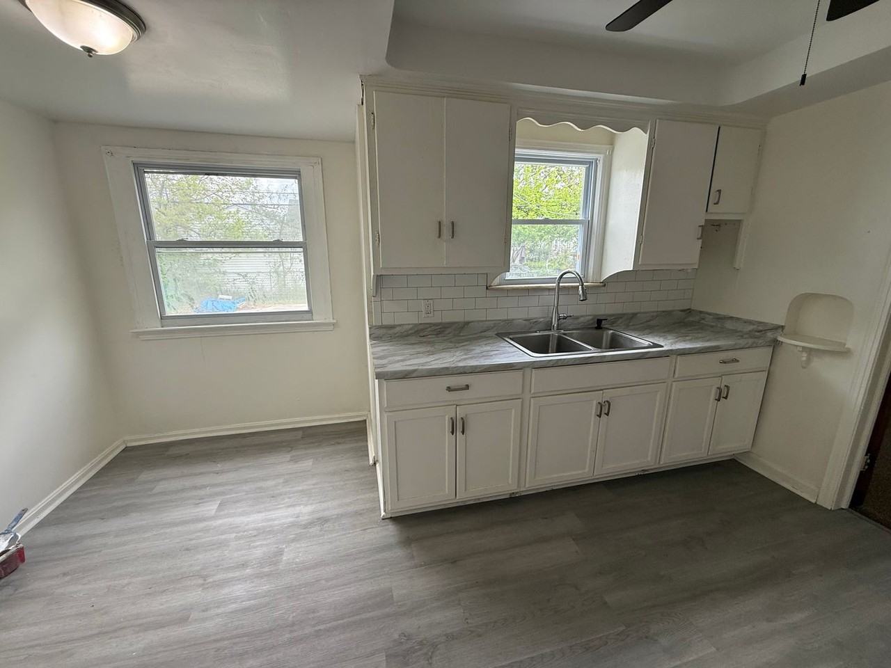 16115 Delrey Ave - Photo 3 of 8
