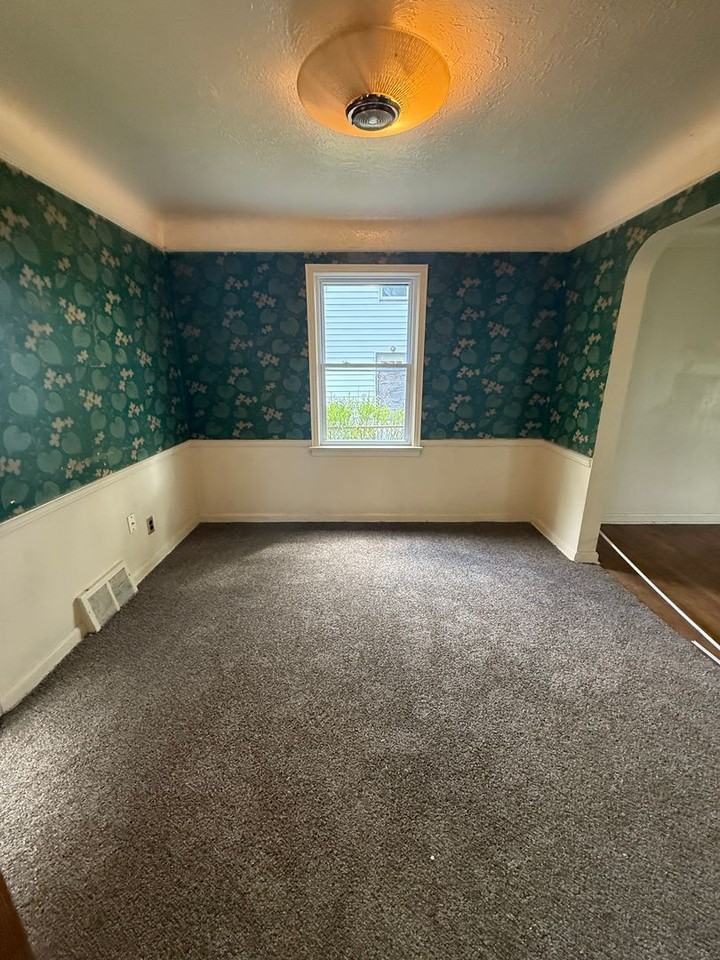 16115 Delrey Ave - Photo 4 of 8