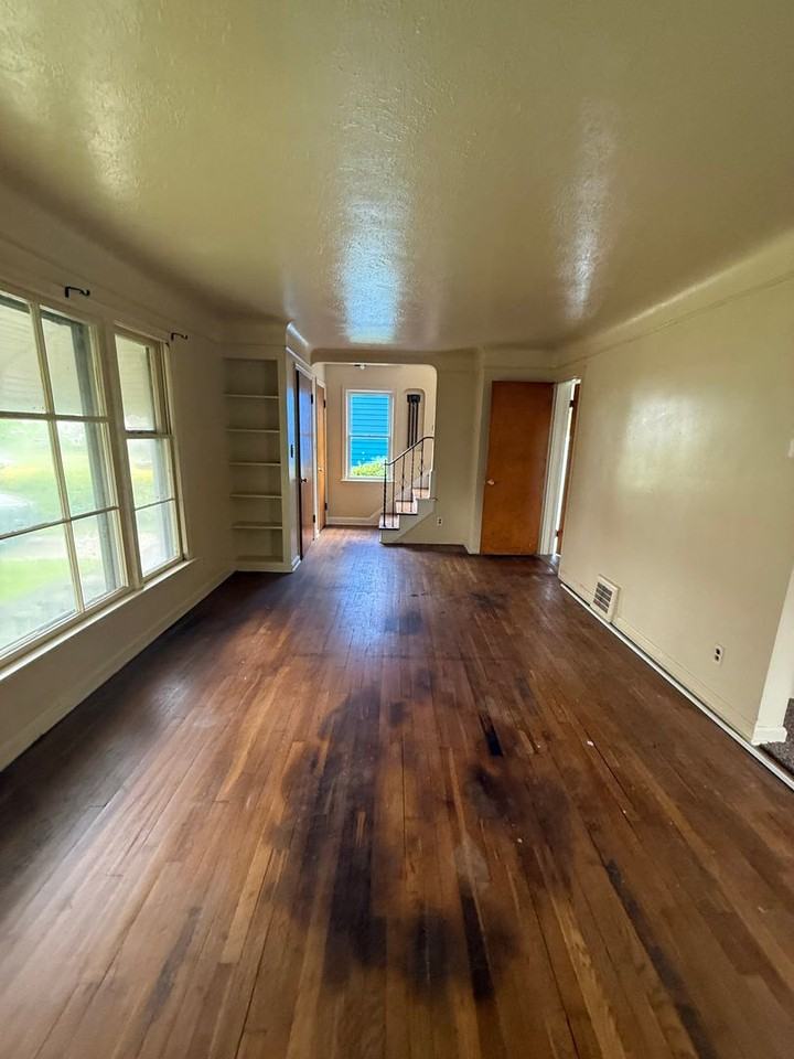 16115 Delrey Ave - Photo 5 of 8