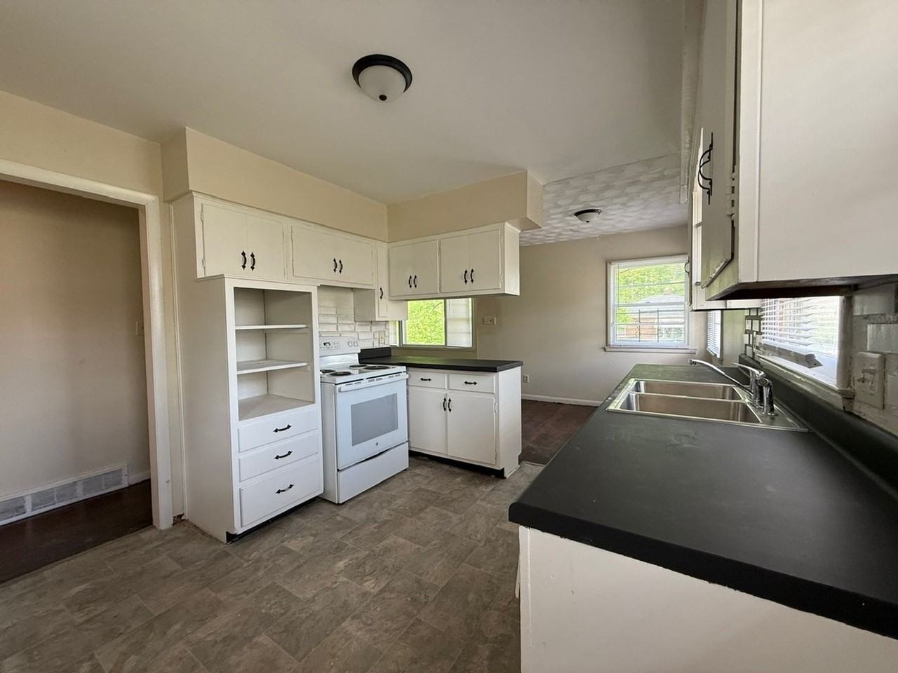 3337 Houston St - Photo 5 of 22