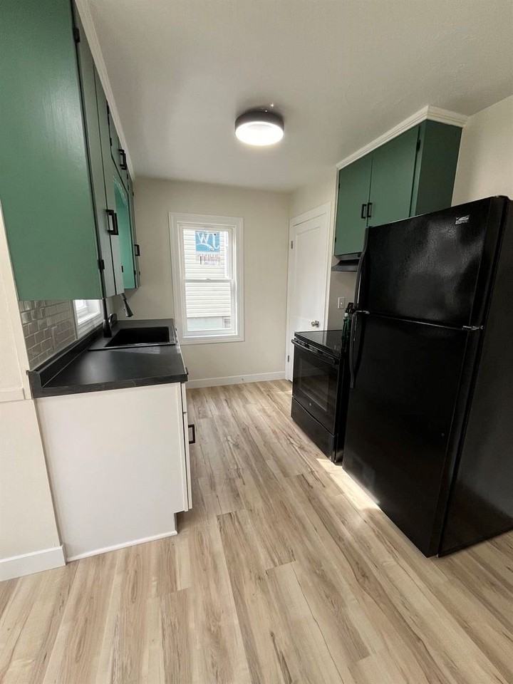 3323 N 40th St - Photo 5 of 13