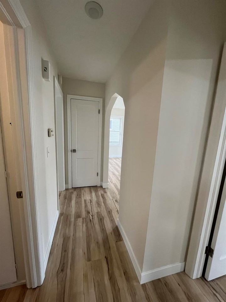 3323 N 40th St - Photo 7 of 13