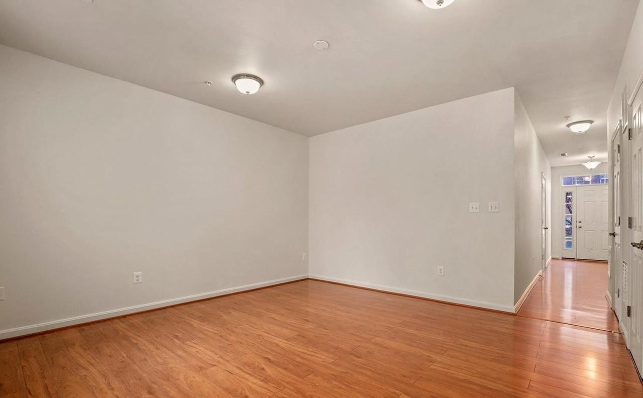653 Tivoli Rd - Photo 3 of 31