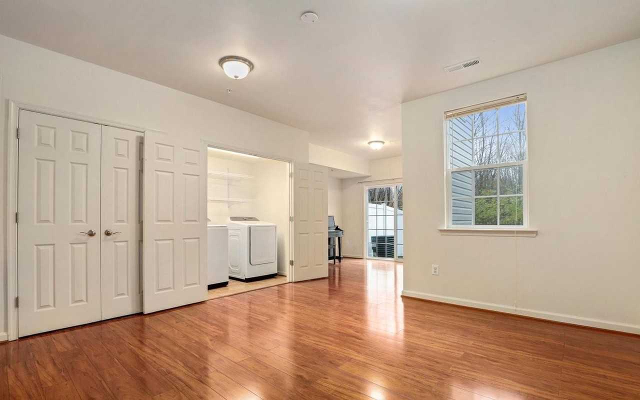653 Tivoli Rd - Photo 4 of 31