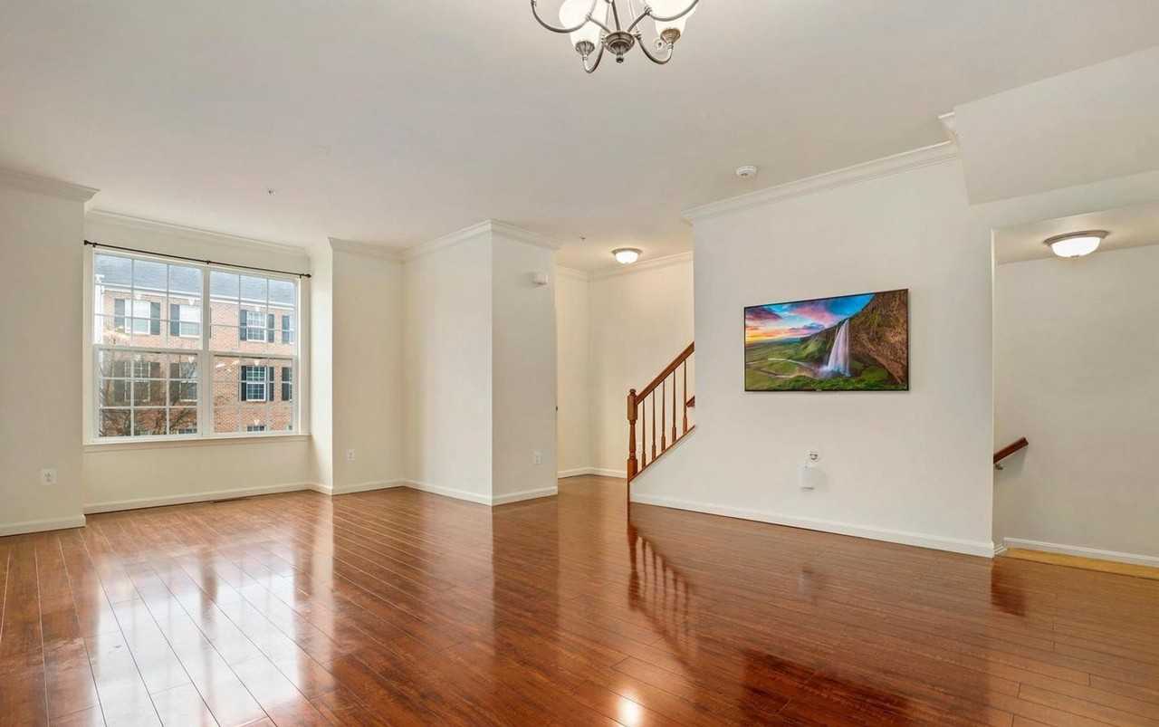 653 Tivoli Rd - Photo 7 of 31