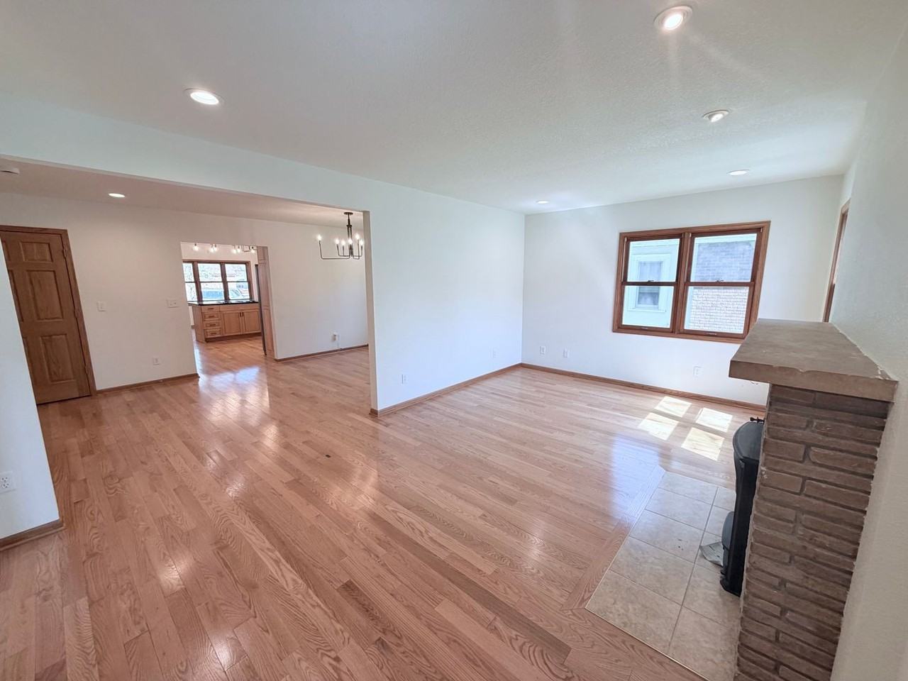 2109 Saint Anthony Pkwy - Photo 3 of 45