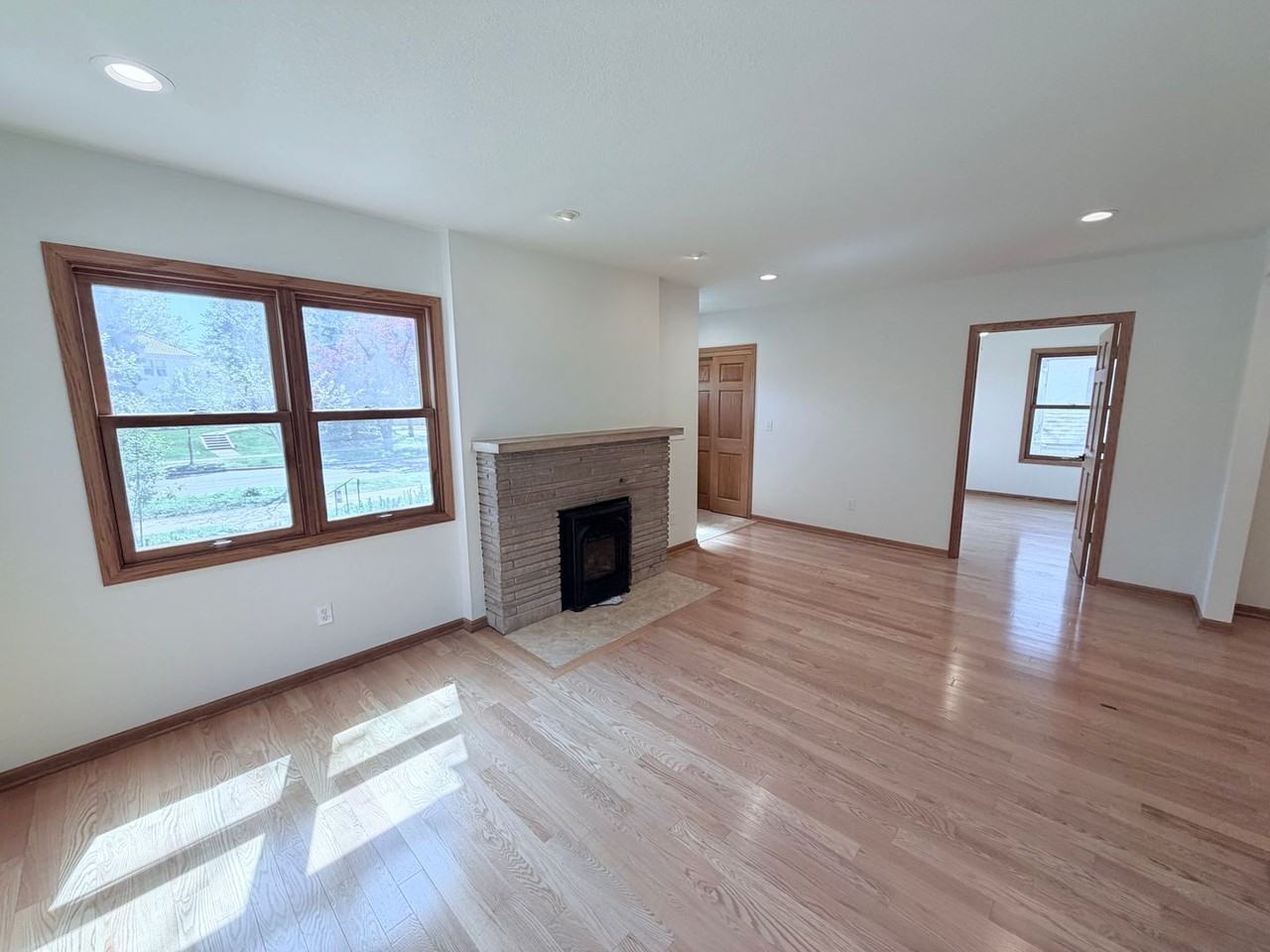 2109 Saint Anthony Pkwy - Photo 5 of 45