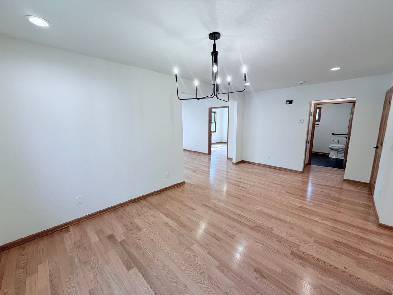 2109 Saint Anthony Pkwy - Photo 7 of 45
