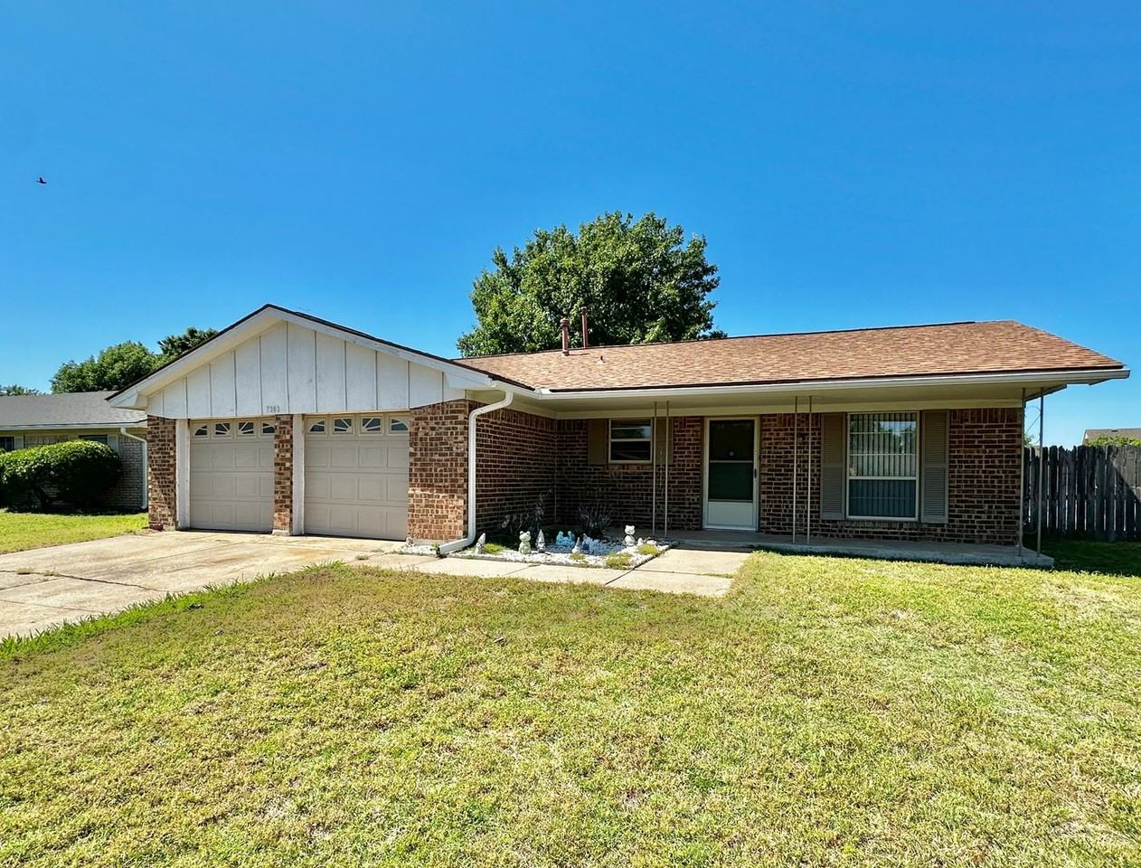 7203 Nw Kingsbury Ave - Photo 2 of 32