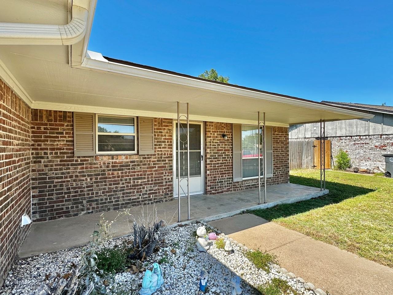 7203 Nw Kingsbury Ave - Photo 3 of 32