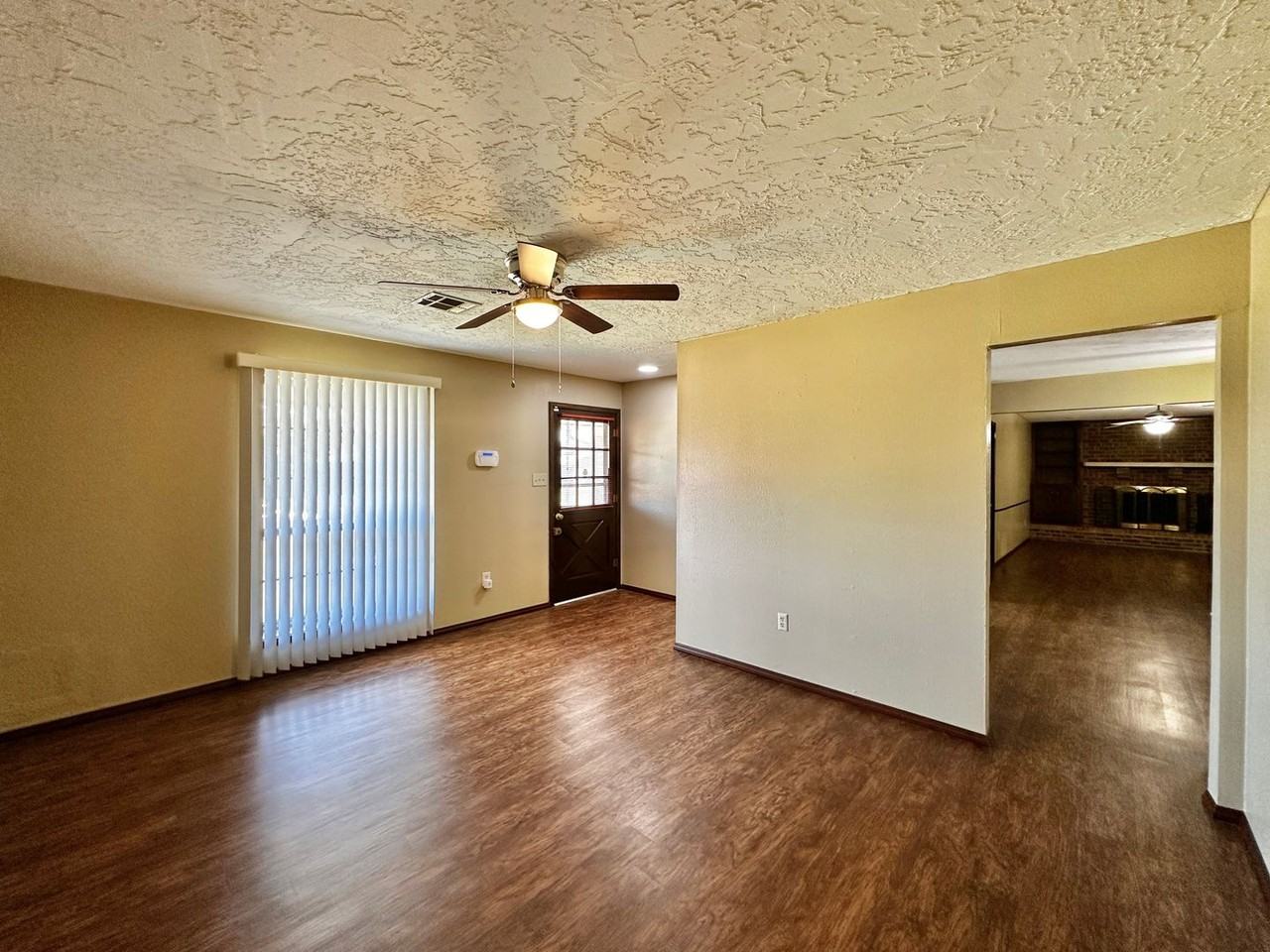 7203 Nw Kingsbury Ave - Photo 5 of 32