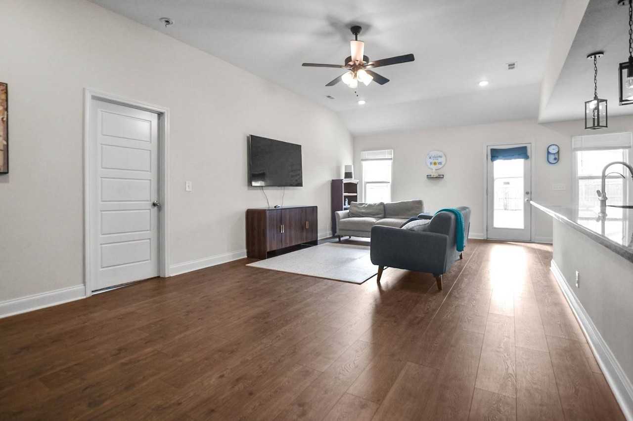 209 Clark Rd - Photo 3 of 18