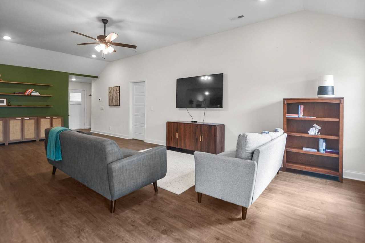 209 Clark Rd - Photo 5 of 18