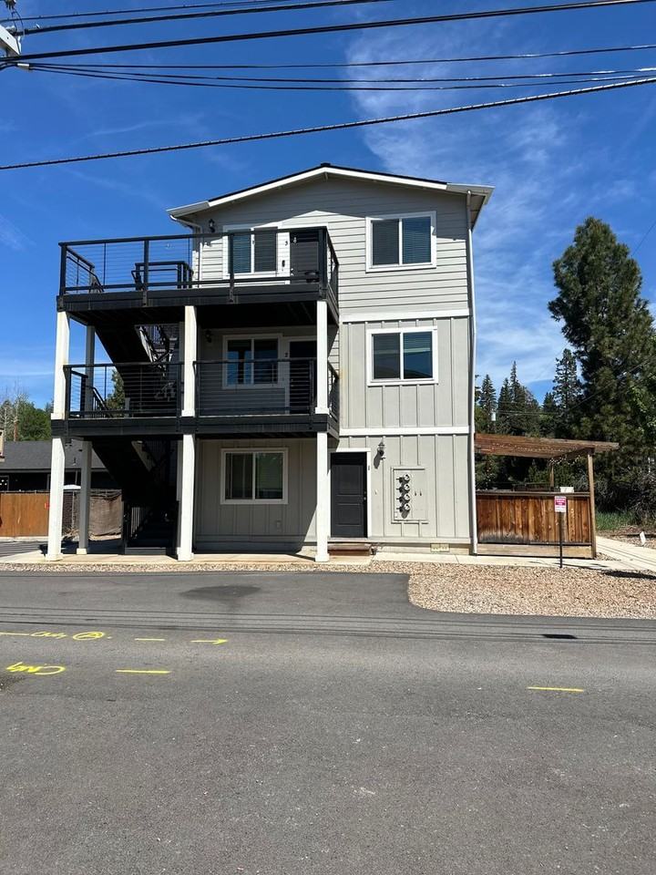 1455 Nw 8th St - Photo 2 of 19