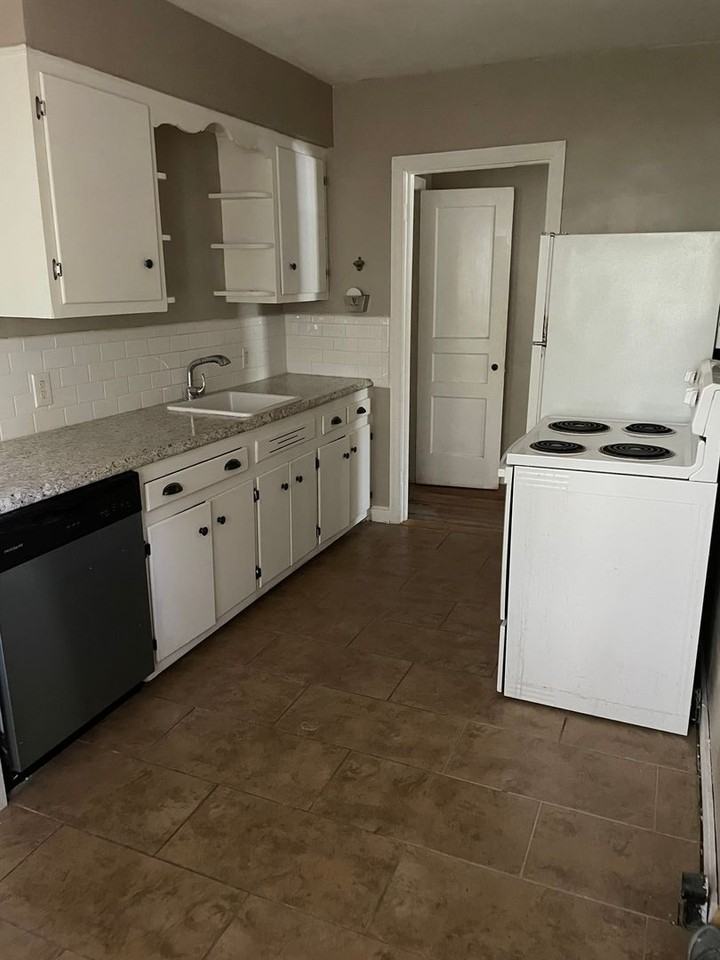 2020 Courtland Pl - Photo 2 of 7