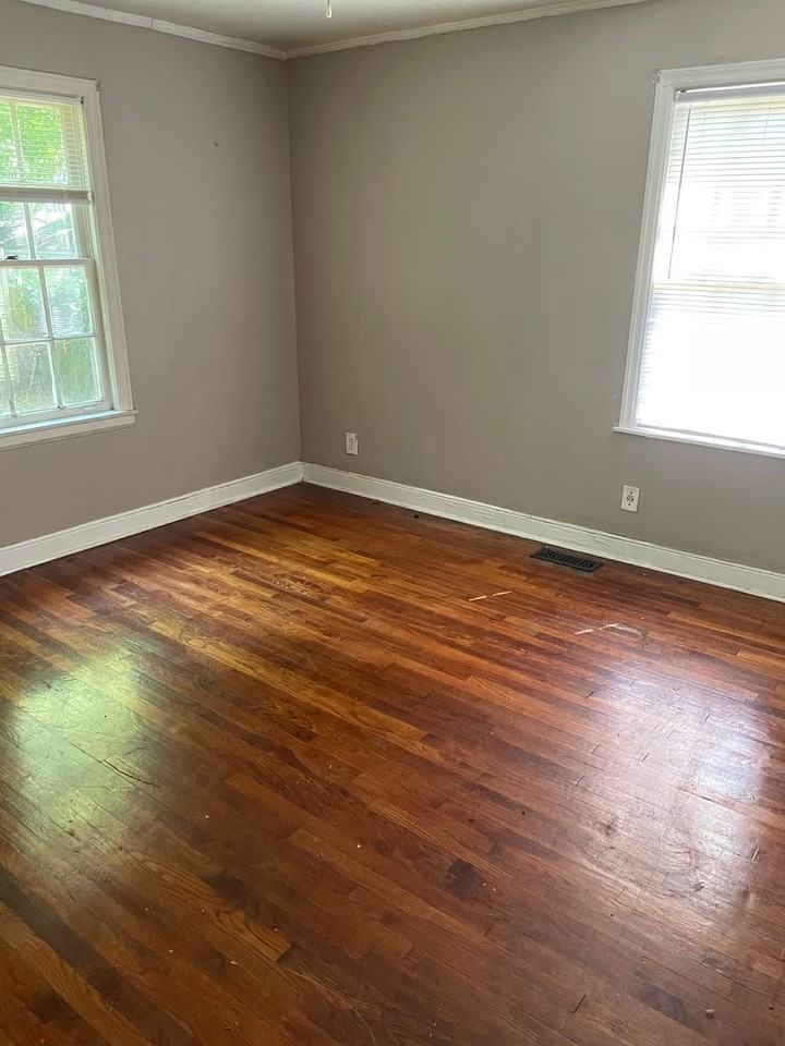 2022 Courtland Pl - Photo 6 of 9