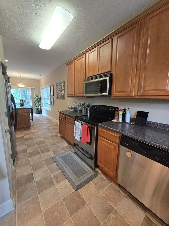 174 Cedar Ln - Photo 3 of 20