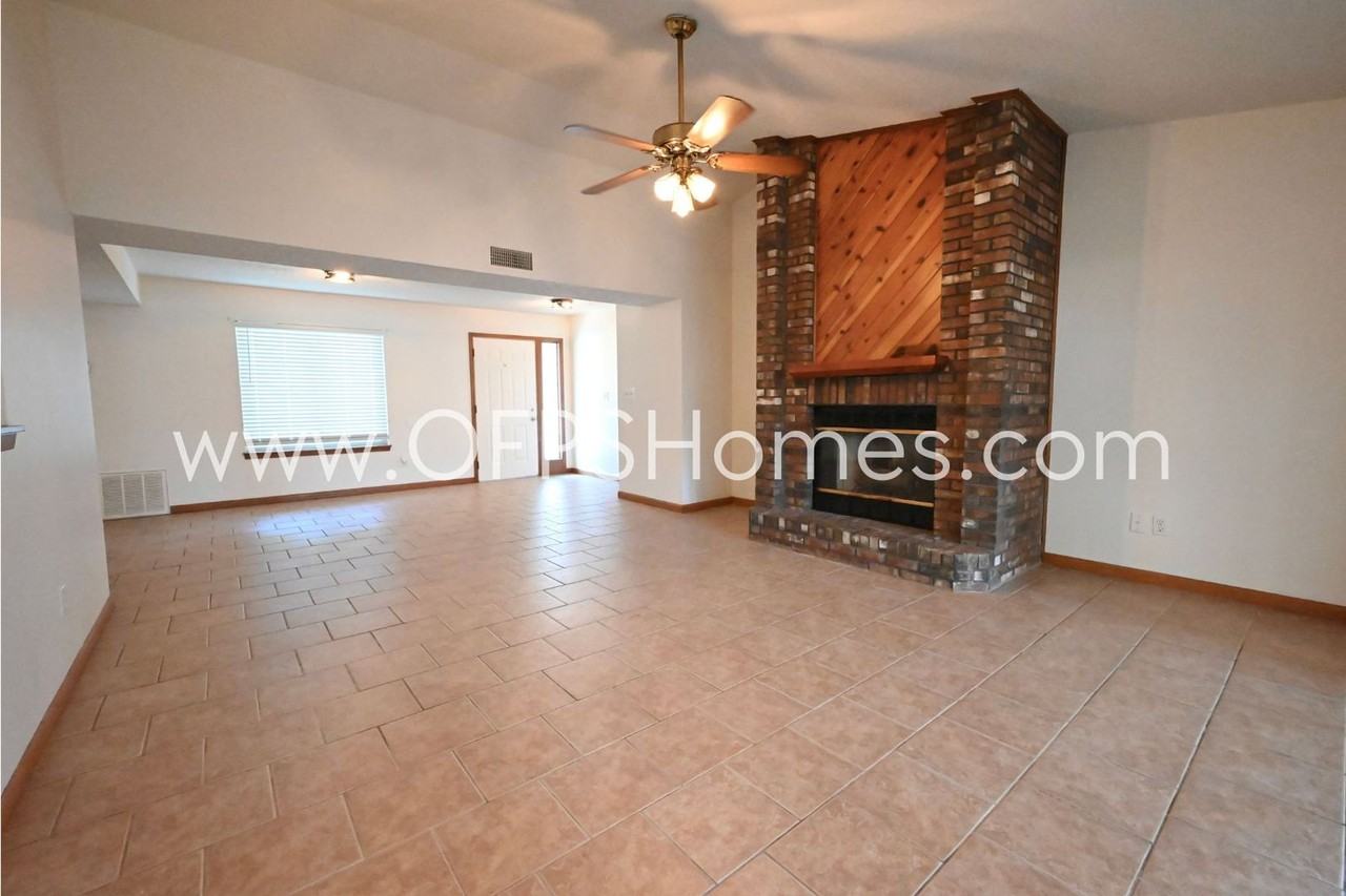 3934 Balsam Dr - Photo 5 of 43