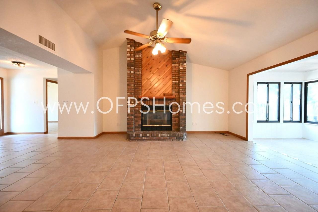 3934 Balsam Dr - Photo 7 of 43