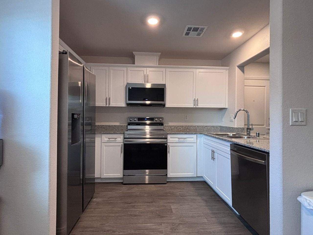 2833 Champagne Gold Ave - Photo 5 of 21