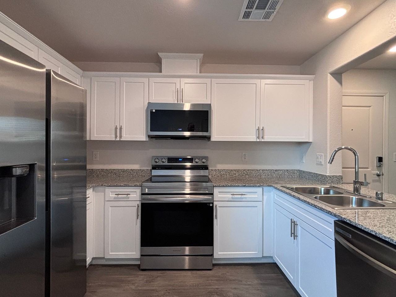 2833 Champagne Gold Ave - Photo 7 of 21