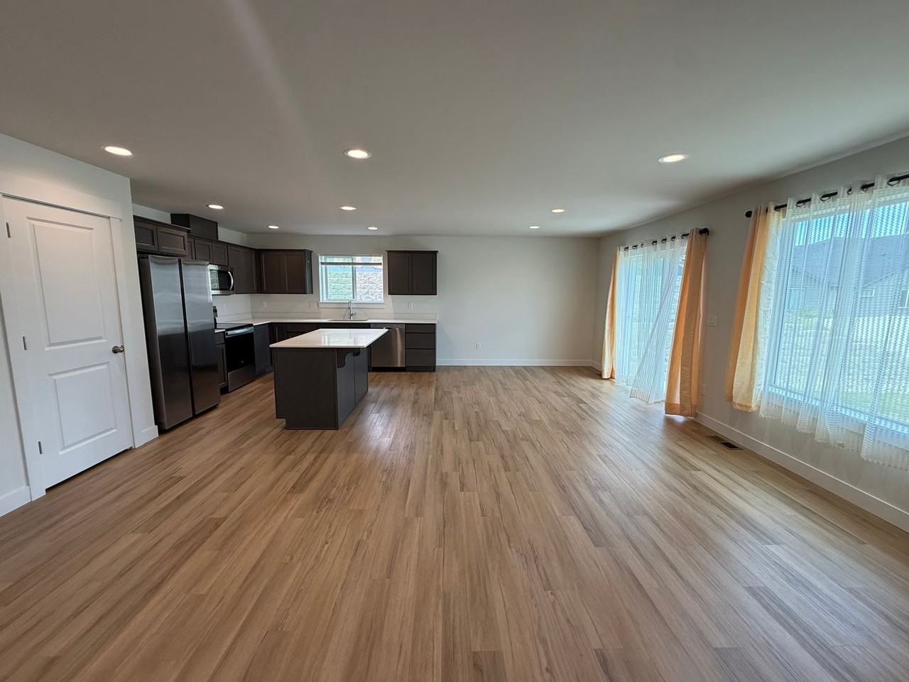 835 N Macaw Ave - Photo 2 of 17