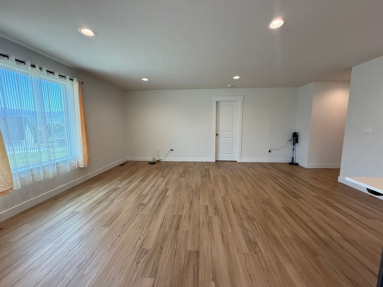 835 N Macaw Ave - Photo 4 of 17