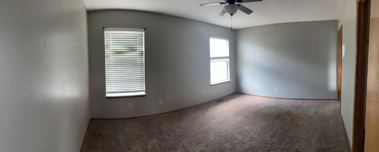 405 Valley View Dr - Photo 2 of 4