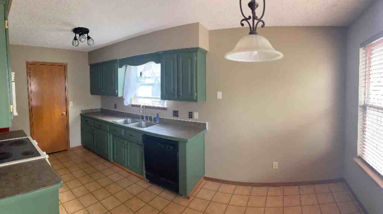 405 Valley View Dr - Photo 3 of 4