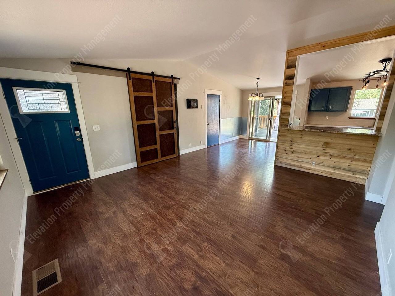 2136 Ne Wells Acres Rd - Photo 2 of 15