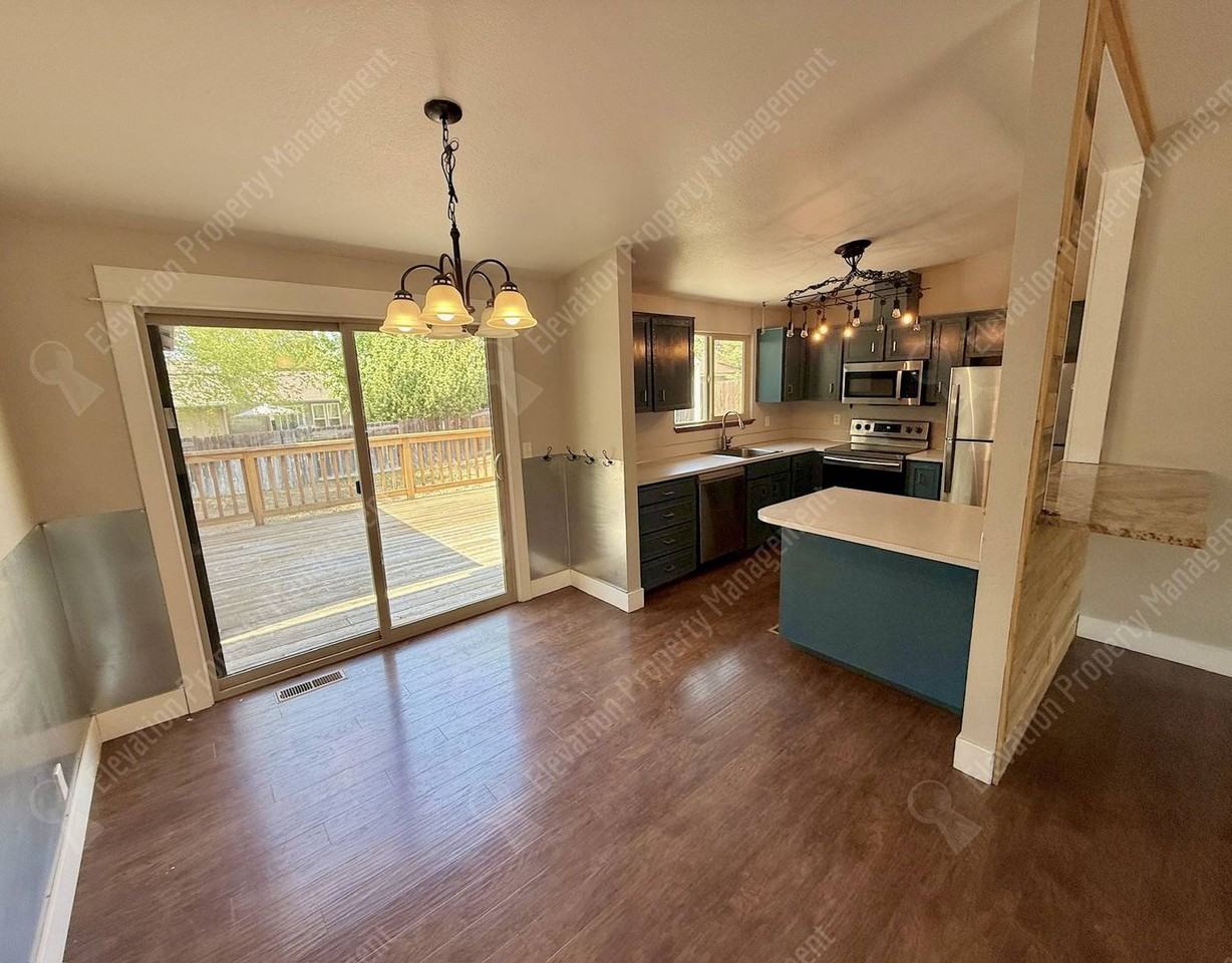 2136 Ne Wells Acres Rd - Photo 5 of 15