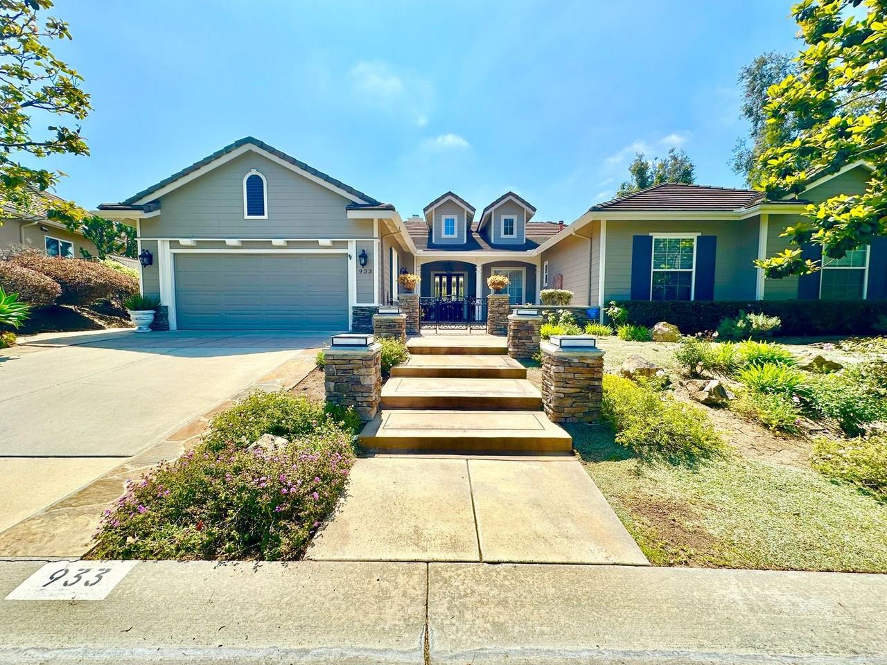 933 Highland Park - Photo 2 of 50