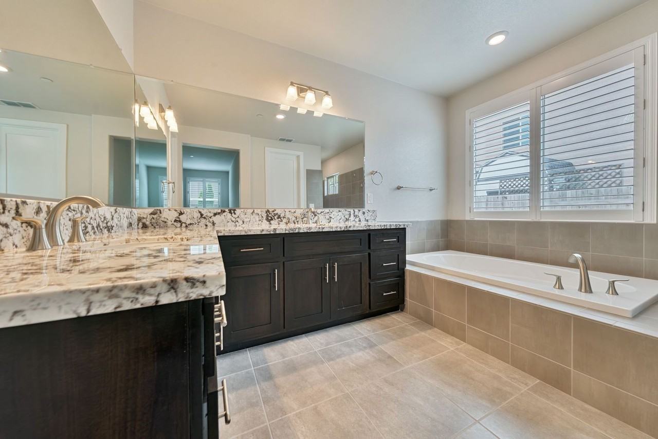 200 Moisant Ct - Photo 4 of 50