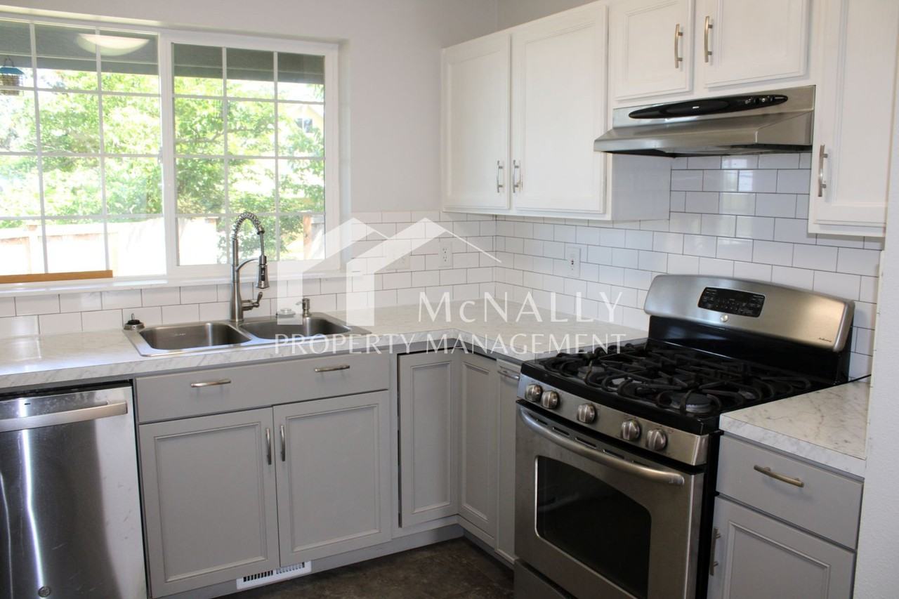 5020 N Bristol St - Photo 5 of 25