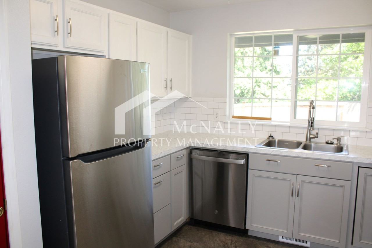 5020 N Bristol St - Photo 6 of 25