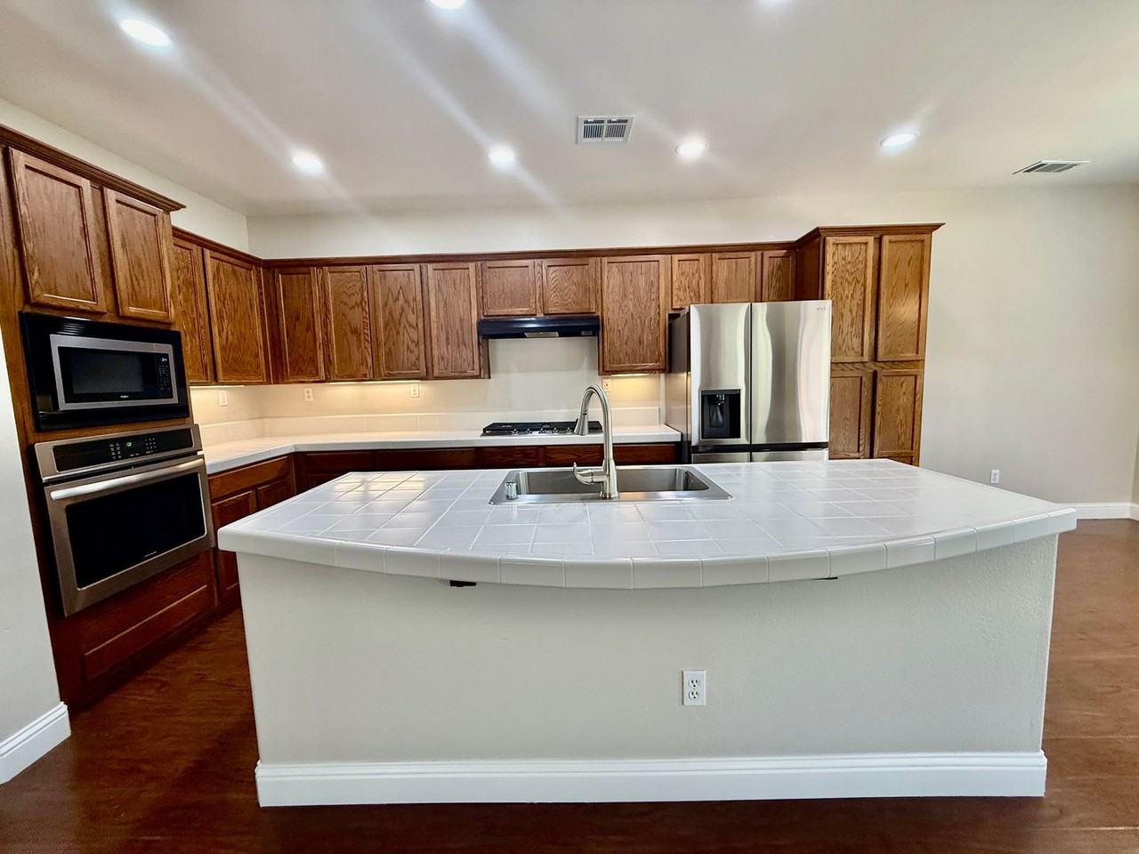 1733 Jessica Ln - Photo 2 of 20
