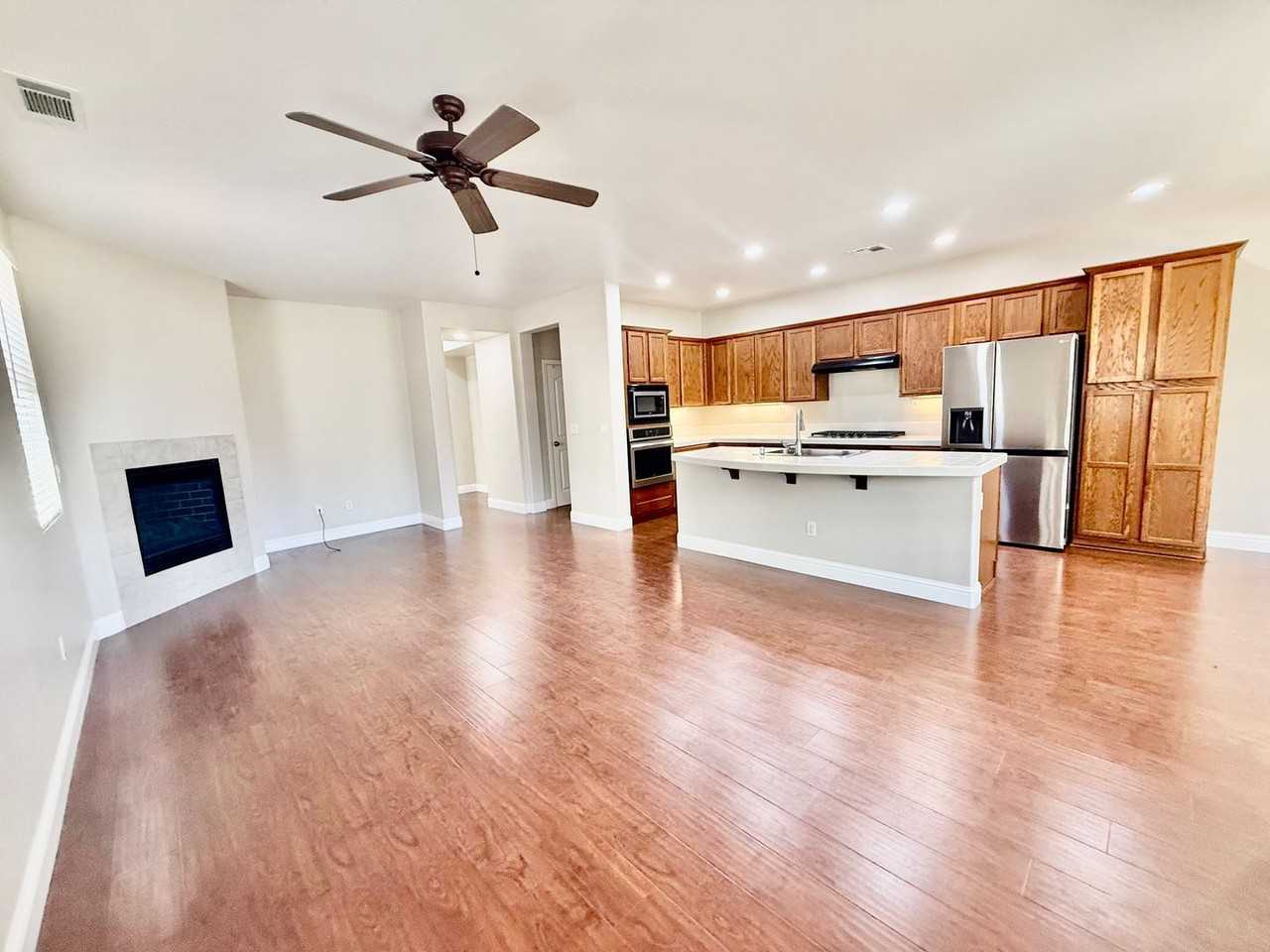 1733 Jessica Ln - Photo 3 of 20