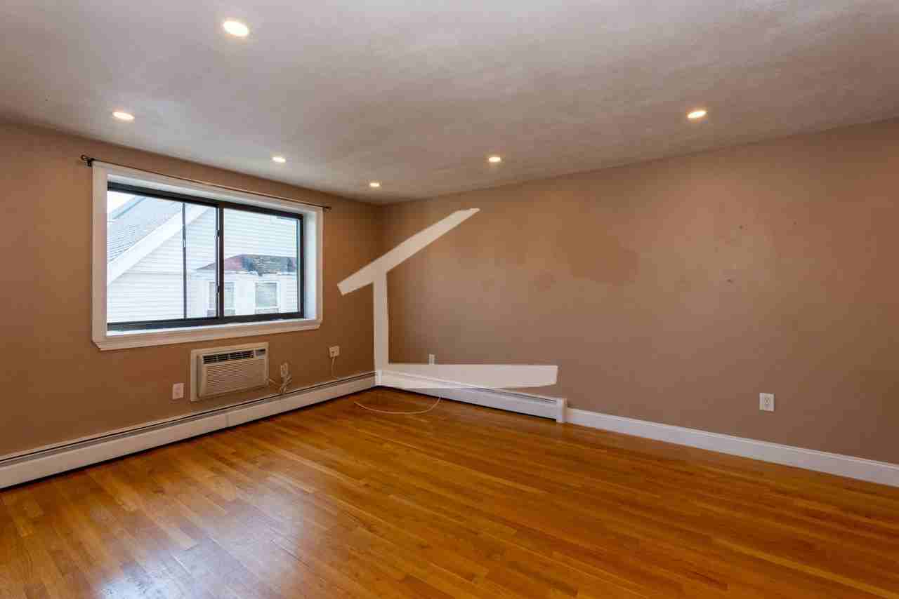 45 Gardner St - Photo 5 of 8