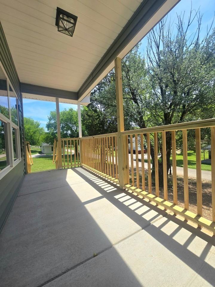 1331 Lee Ln - Photo 4 of 17