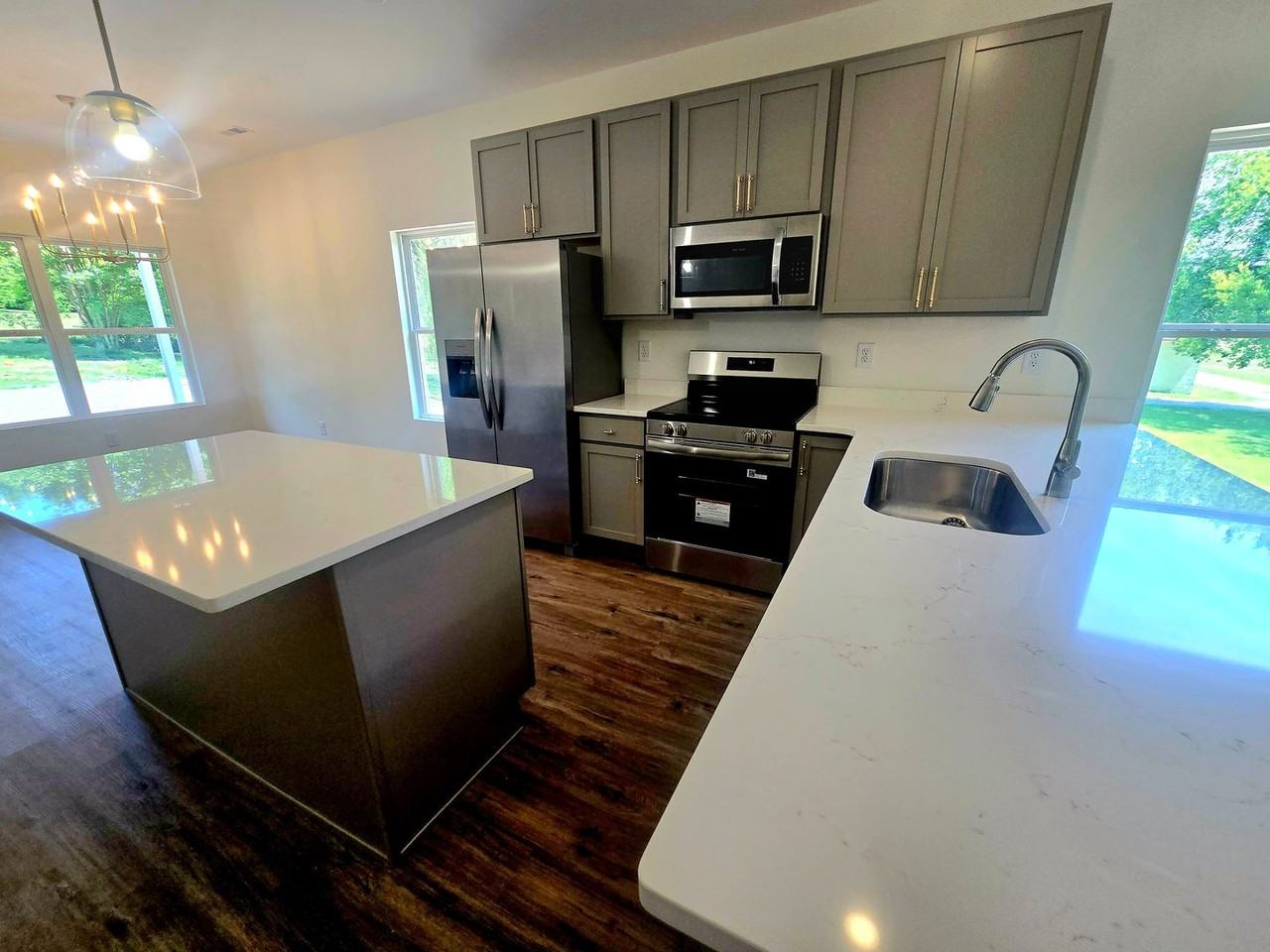 1331 Lee Ln - Photo 5 of 17