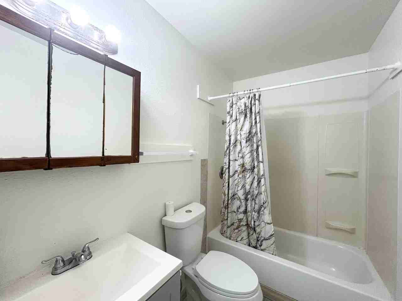 3800 Waller Ave - Photo 3 of 8