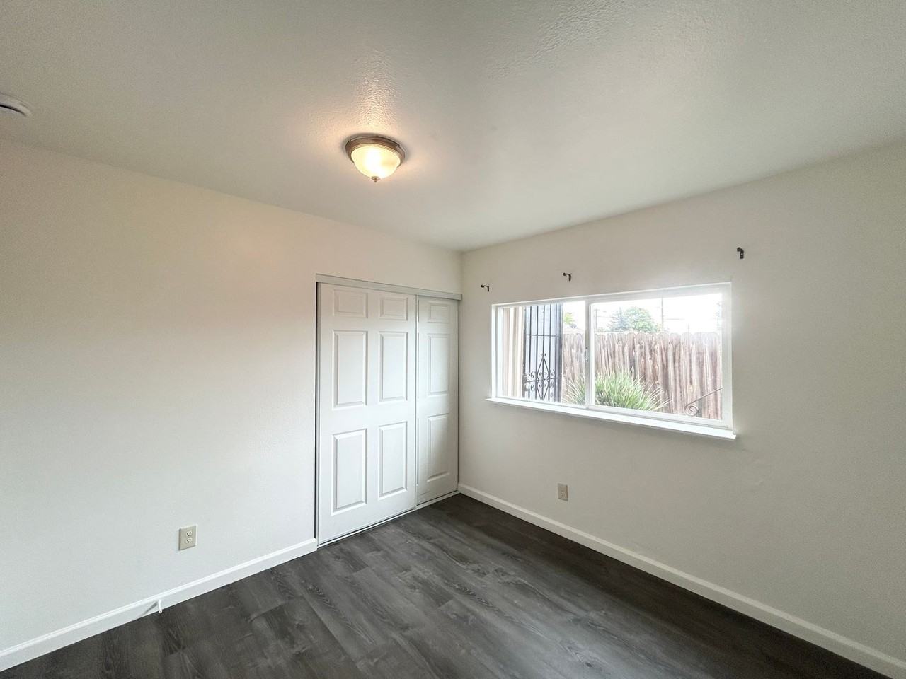 3800 Waller Ave - Photo 4 of 8