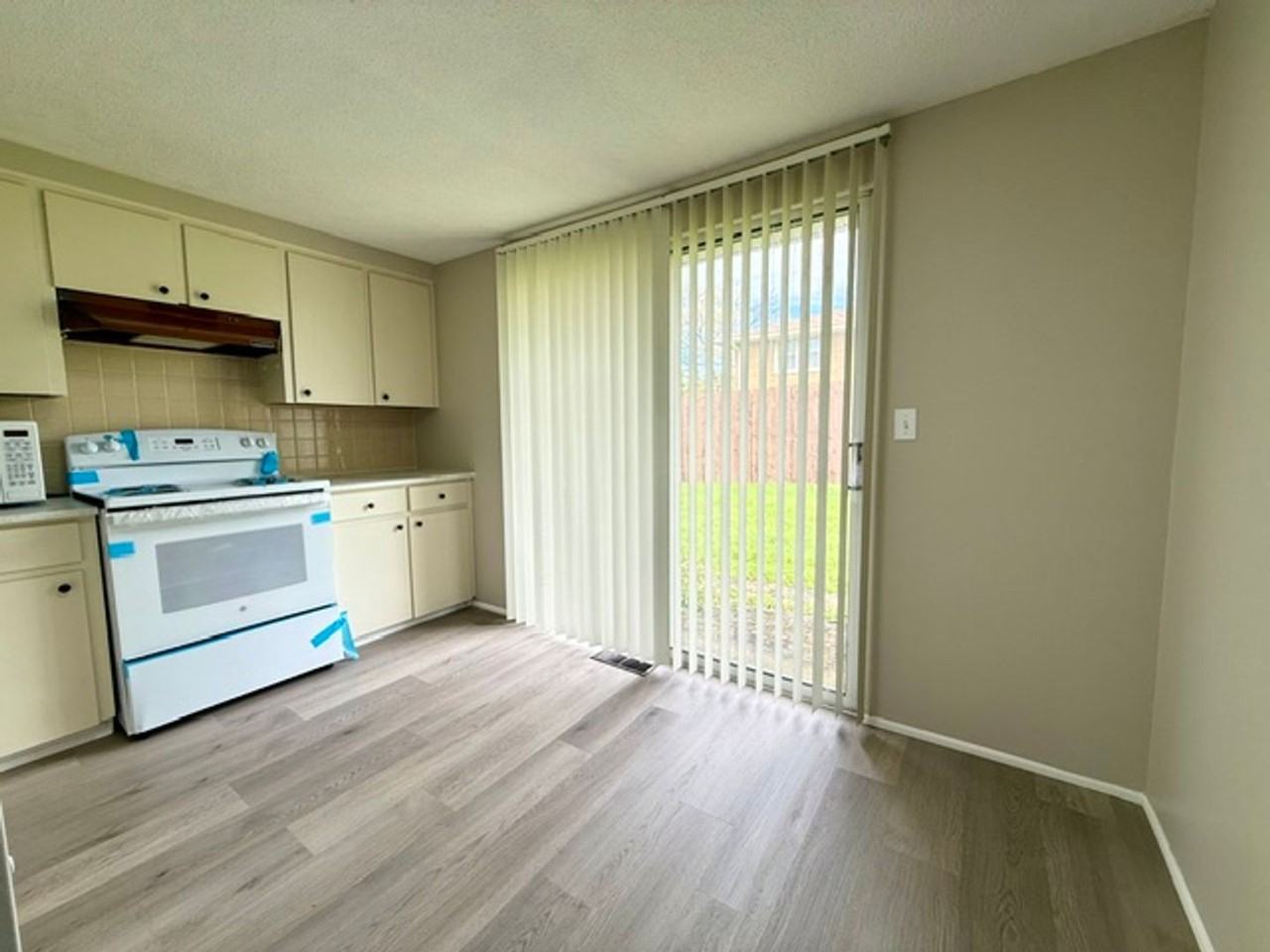 1007 Delwood Dr - Photo 3 of 7