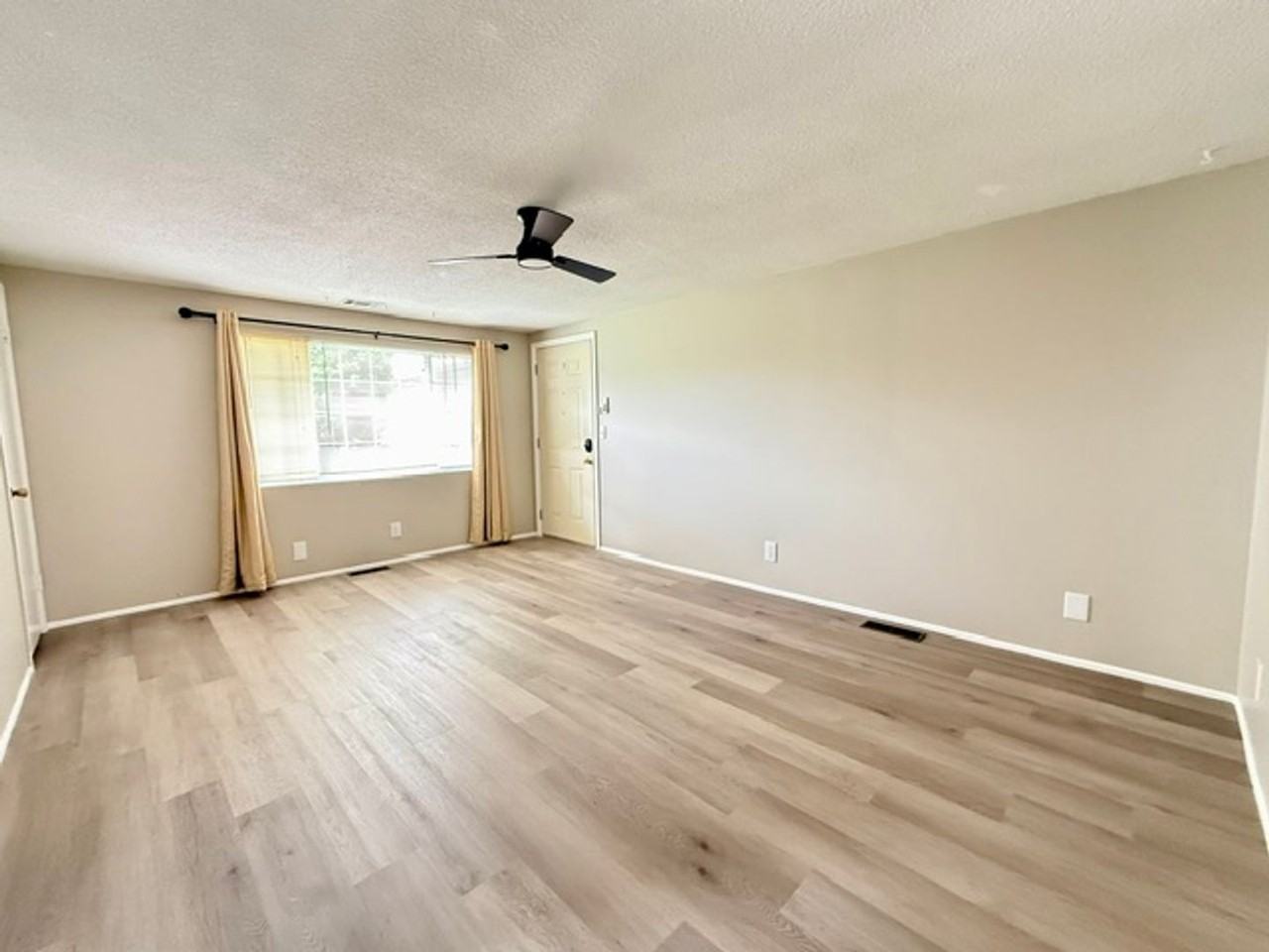 1007 Delwood Dr - Photo 4 of 7