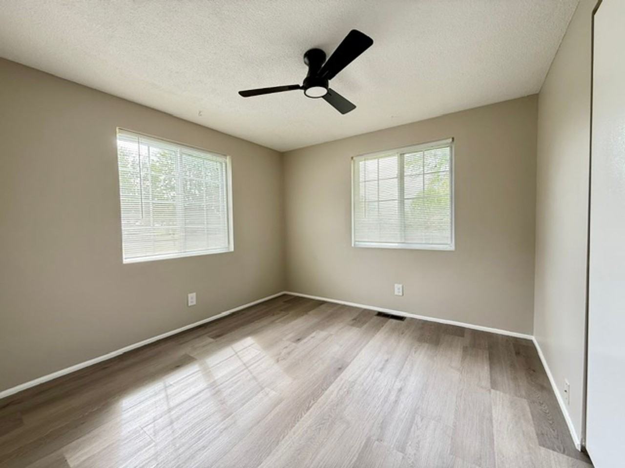 1007 Delwood Dr - Photo 5 of 7