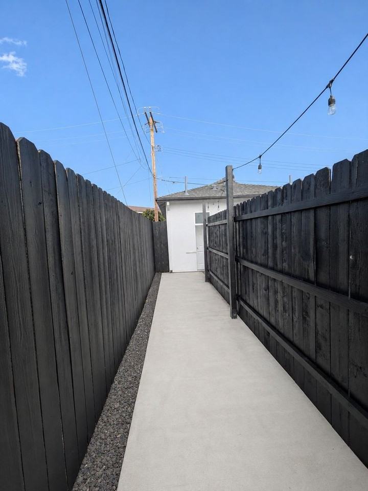 2886 Sumner Ave - Photo 2 of 21