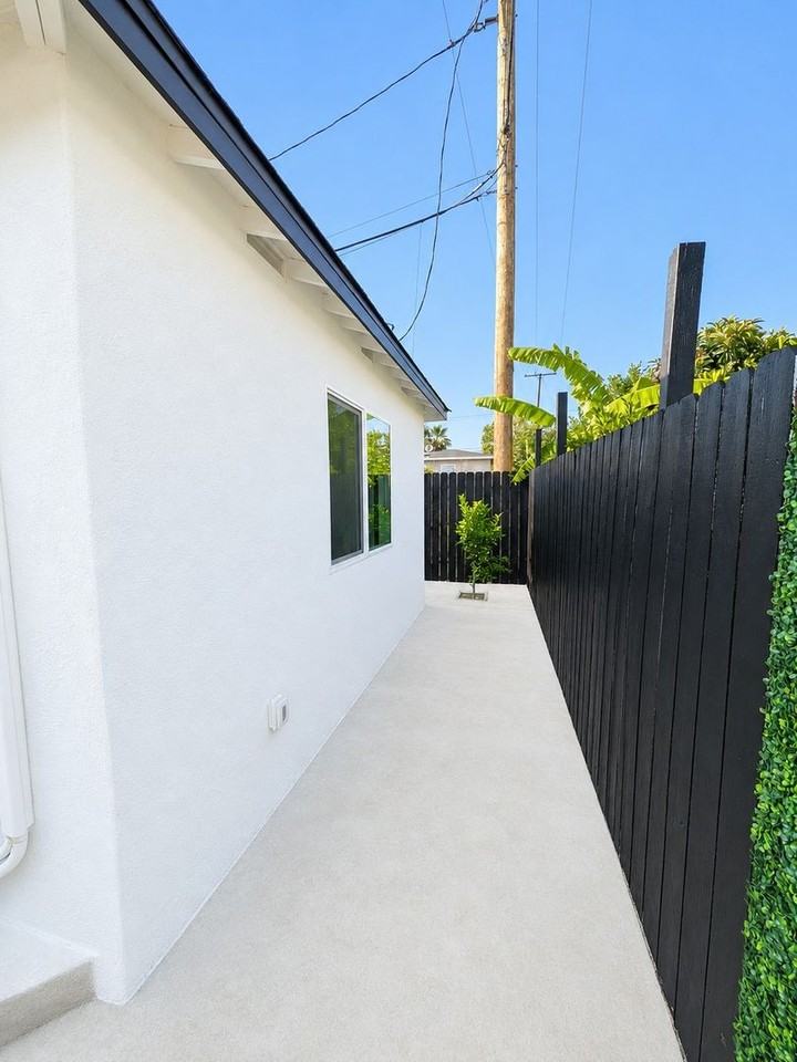 2886 Sumner Ave - Photo 6 of 21