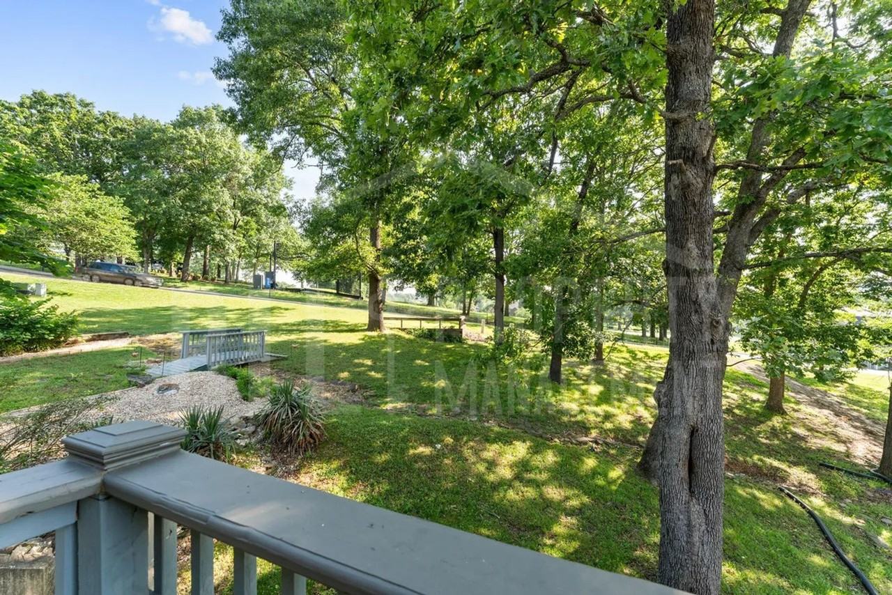 185 Eagle Pointe Dr - Photo 2 of 33