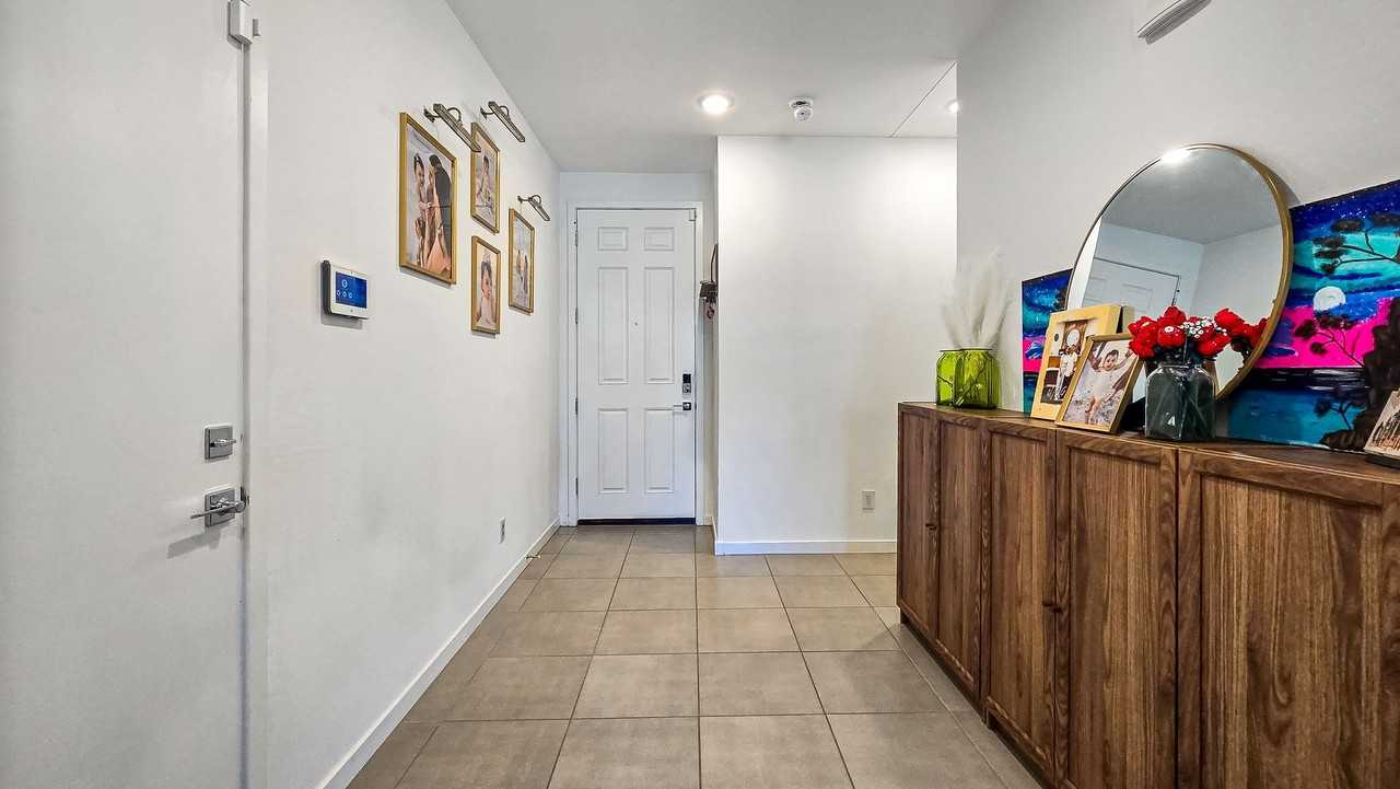8820 W Agora Ln - Photo 4 of 34