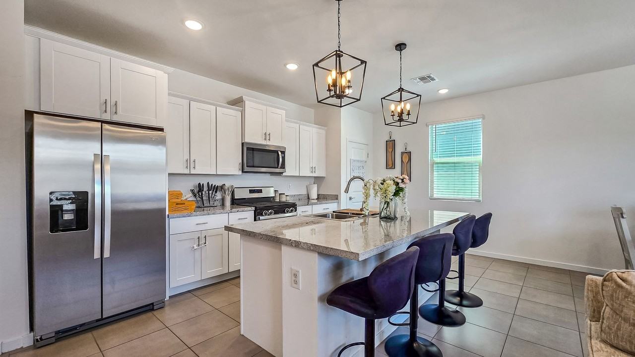 8820 W Agora Ln - Photo 7 of 34